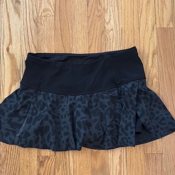 Lululemon sz 6 tennis skirt with shorts lining Black Leopard Print skirt VGUC - Picture 1 of 5